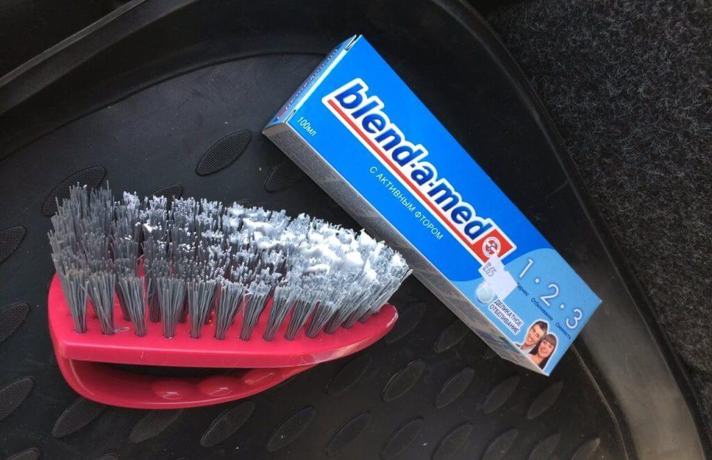 Как очистить фары автомобиля зубной пастой