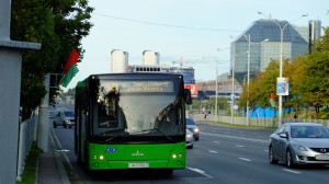 Категорию Е в автошколе как дополнение, выдается водителям автобуса, если пассажирская вместимость больше восьми человек.