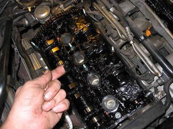 Сгоревшее масло в двигателе автомобиля