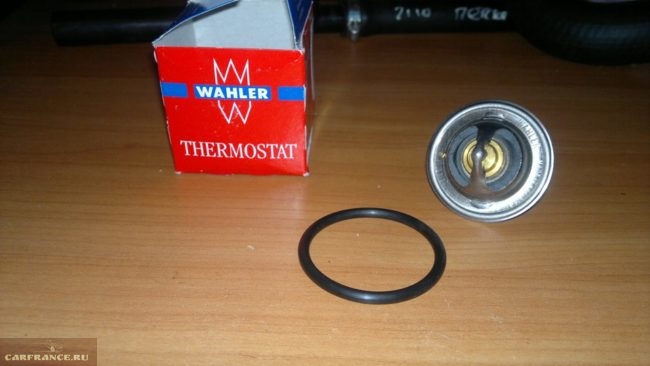 Новая резинка термостата и сам термостат (без крышек) на автомобиль ВАЗ -2112