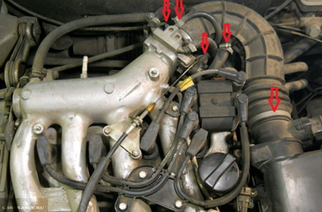 Дроссельный узел с патрубками на ВАЗ-2112 21120 двигатель