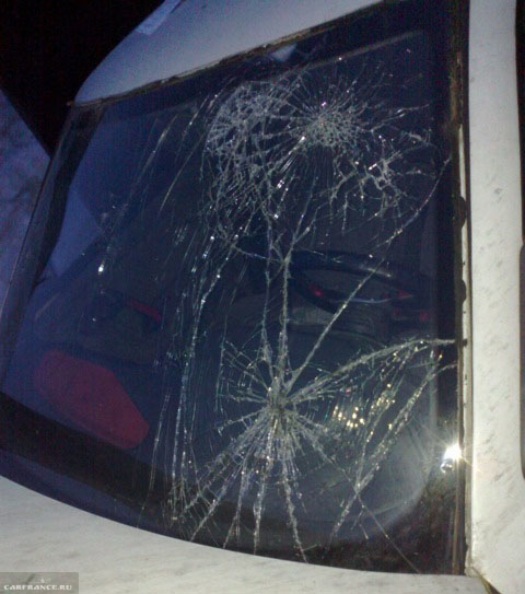Разбитое стекло на ВАЗ-2112
