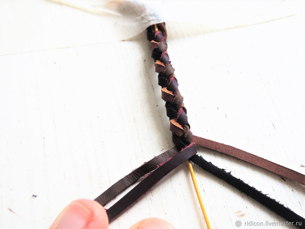 Как сделать браслет из плетеного кожаного шнура, фото № 9