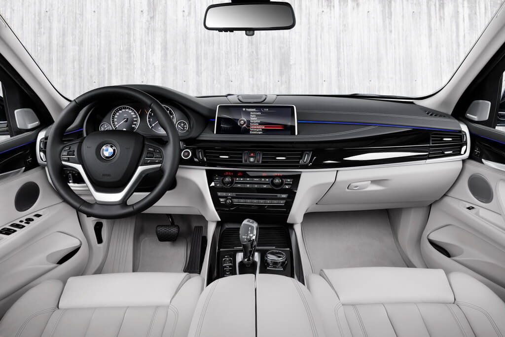 Интерьер BMW X5 xDrive40e