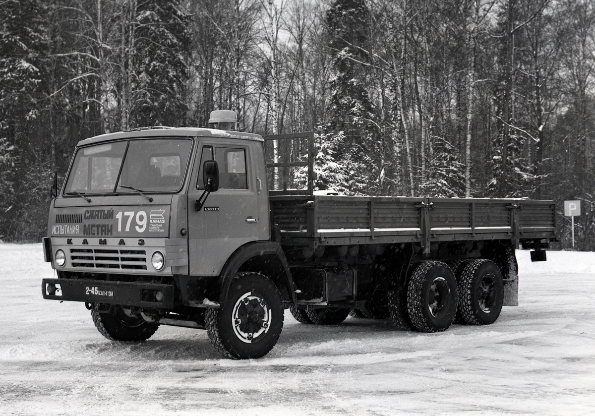 Опытный образец бортового газобалонного грузовика КАМАЗ-53218, 1985 г.