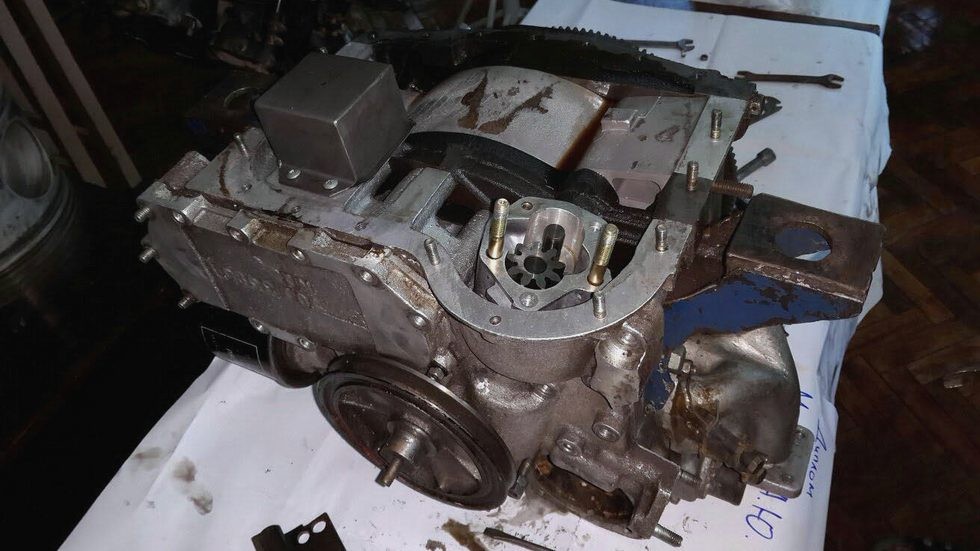 Двигатель ВАЗ-311 в разобранном состоянии