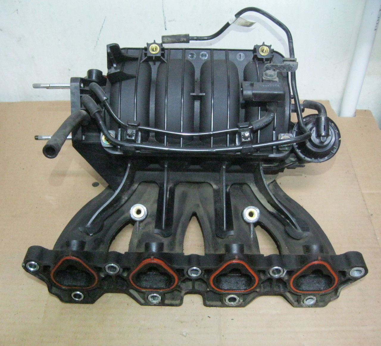 Впускной коллектор F14D3