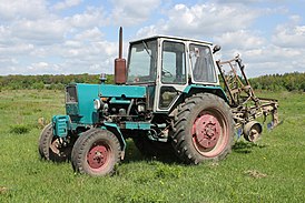 YuMZ-6KL tractor 2011 G1.jpg