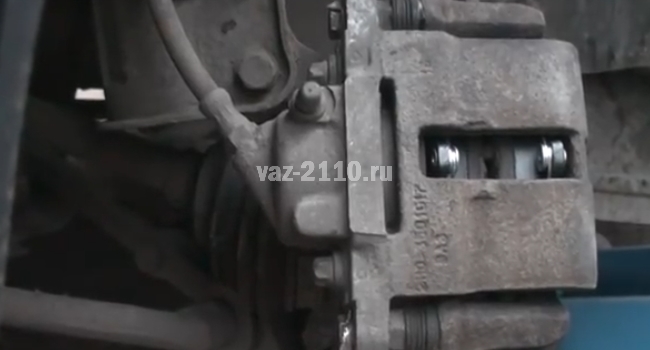 Замена передних тормозных колодок на ВАЗ 2110