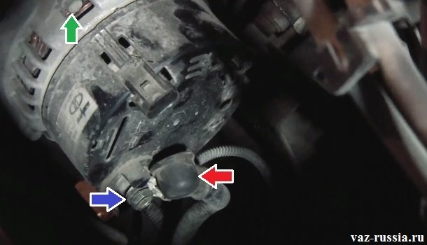 На фото показана схема подключения вольтметра, благодаря которому можно будет проверить напряжение в бортовой сети автомобиля
